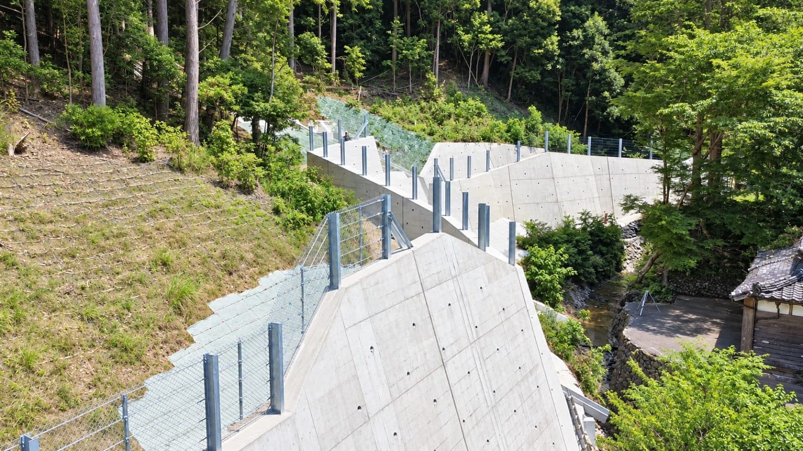 急傾斜地崩壊防止工事 1